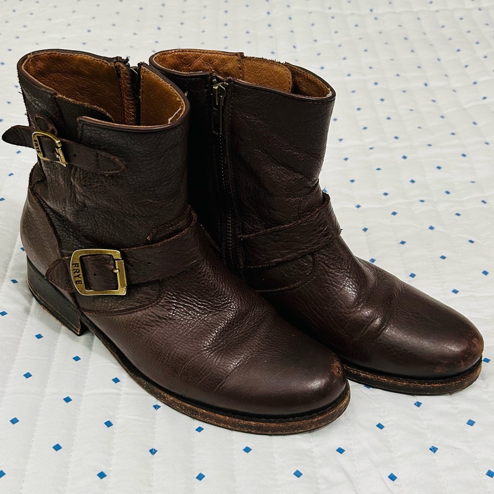 Frye Women’s Vicky Engineer Leather Ankle Boots ~ EUC
